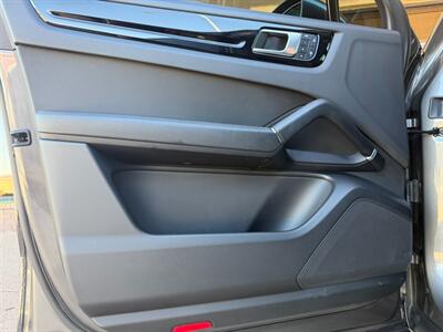 2023 Porsche Cayenne Coupe Platinum Edition   - Photo 47 - St. George, UT 84770-2625