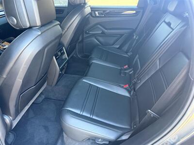 2023 Porsche Cayenne Coupe Platinum Edition   - Photo 11 - St. George, UT 84770-2625