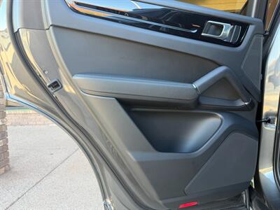 2023 Porsche Cayenne Coupe Platinum Edition   - Photo 49 - St. George, UT 84770-2625