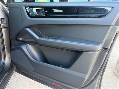2023 Porsche Cayenne Coupe Platinum Edition   - Photo 50 - St. George, UT 84770-2625