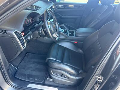 2023 Porsche Cayenne Coupe Platinum Edition   - Photo 9 - St. George, UT 84770-2625