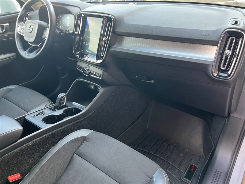 2020 Volvo XC40 T4 Momentum - Photo 7 - St. George, UT 84770-2625