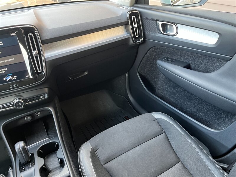 2020 Volvo XC40 T4 Momentum - Photo 18 - St. George, UT 84770-2625