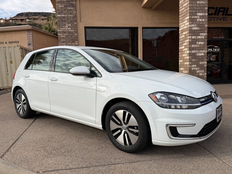 2017 Volkswagen e-Golf e-Golf SE's photo