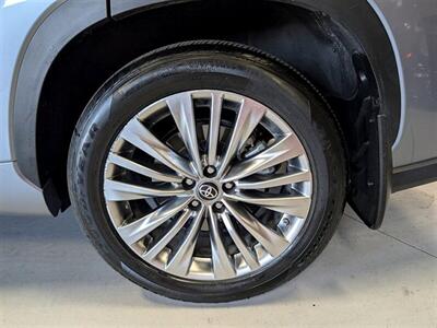 2023 Toyota Highlander Platinum   - Photo 14 - Bountiful, UT 84010
