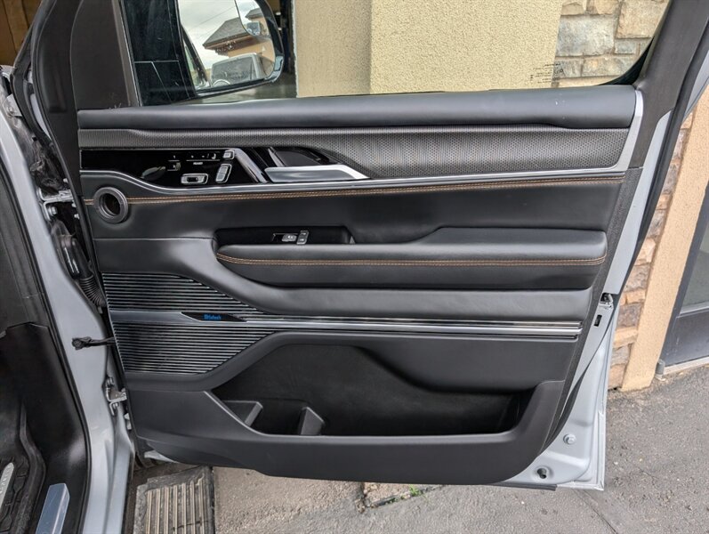 2024 Jeep Grand Wagoneer L Series III Obsidian - Photo 31 - Bountiful, UT 84010