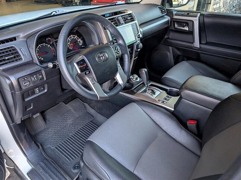2022 Toyota 4Runner SR5 Premium photo 2