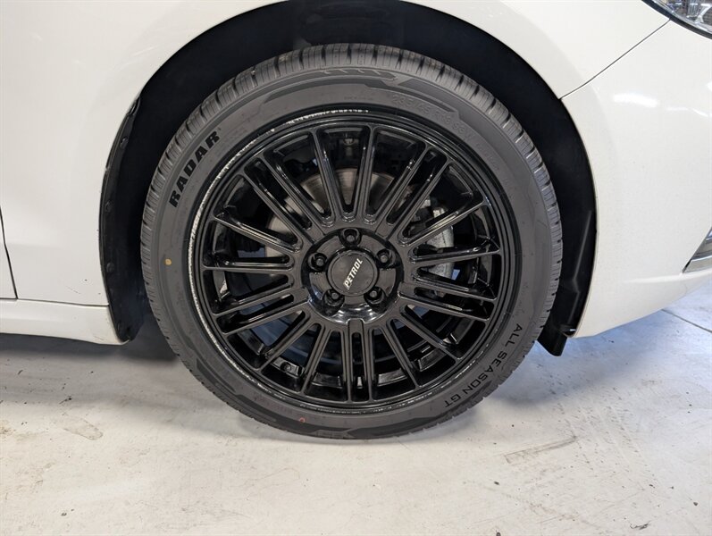 2020 Ford Fusion Hybrid Titanium   - Photo 12 - Bountiful, UT 84010