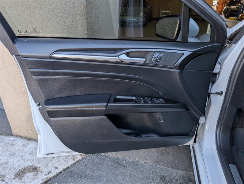 2020 Ford Fusion Hybrid Titanium   - Photo 18 - Bountiful, UT 84010