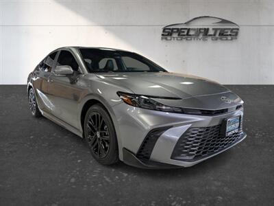 2025 Toyota Camry SE Hybrid Sedan