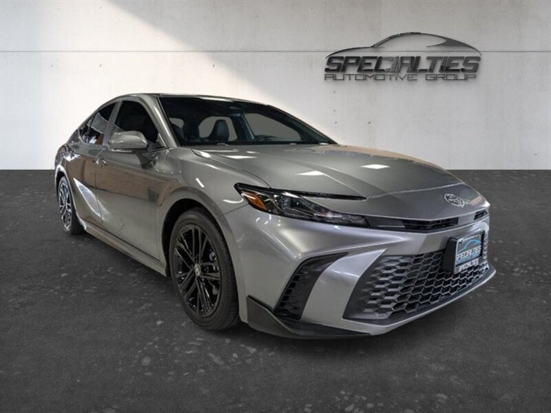 2025 Toyota Camry SE Hybrid  