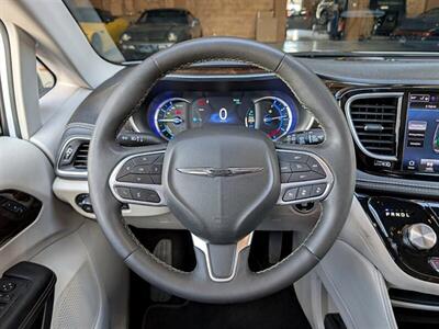 2023 Chrysler Pacifica Plug-In Hybrid Limited   - Photo 19 - Bountiful, UT 84010