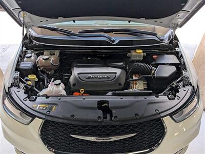 2023 Chrysler Pacifica Plug-In Hybrid Limited   - Photo 17 - Bountiful, UT 84010