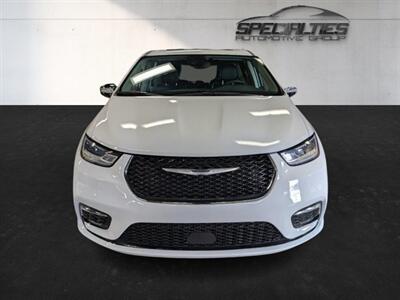 2023 Chrysler Pacifica Plug-In Hybrid Limited   - Photo 6 - Bountiful, UT 84010