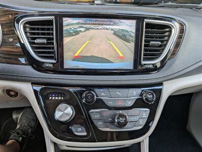 2023 Chrysler Pacifica Plug-In Hybrid Limited   - Photo 22 - Bountiful, UT 84010