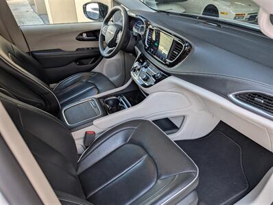 2023 Chrysler Pacifica Plug-In Hybrid Limited   - Photo 4 - Bountiful, UT 84010