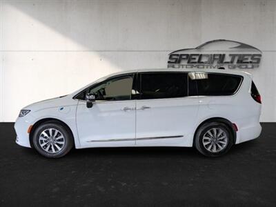 2023 Chrysler Pacifica Plug-In Hybrid Limited   - Photo 7 - Bountiful, UT 84010