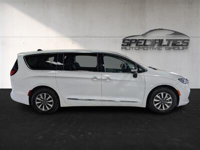 2023 Chrysler Pacifica Plug-In Hybrid Limited   - Photo 11 - Bountiful, UT 84010