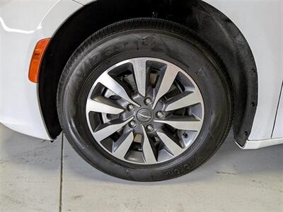 2023 Chrysler Pacifica Plug-In Hybrid Limited   - Photo 15 - Bountiful, UT 84010
