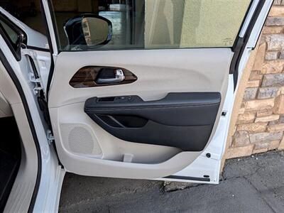 2023 Chrysler Pacifica Plug-In Hybrid Limited   - Photo 28 - Bountiful, UT 84010