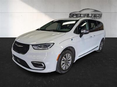 2023 Chrysler Pacifica Plug-In Hybrid Limited   - Photo 5 - Bountiful, UT 84010
