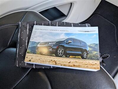 2023 Chrysler Pacifica Plug-In Hybrid Limited   - Photo 30 - Bountiful, UT 84010