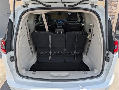 2023 Chrysler Pacifica Plug-In Hybrid Limited   - Photo 29 - Bountiful, UT 84010