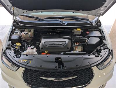 2023 Chrysler Pacifica Plug-In Hybrid Limited   - Photo 17 - Bountiful, UT 84010