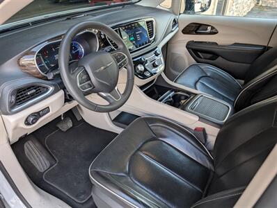 2023 Chrysler Pacifica Plug-In Hybrid Limited   - Photo 2 - Bountiful, UT 84010