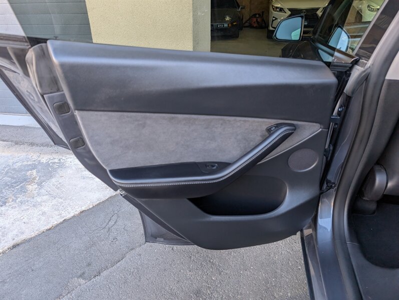 2021 Tesla Model Y Long Range - Photo 23 - Bountiful, UT 84010