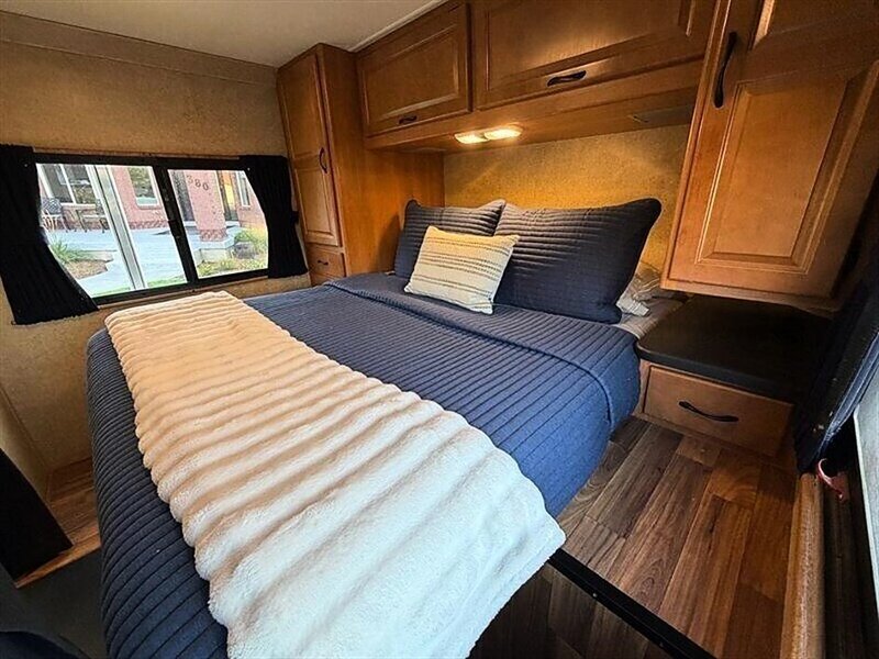 2015 Thor Majestic 28A - Photo 25 - Bountiful, UT 84010