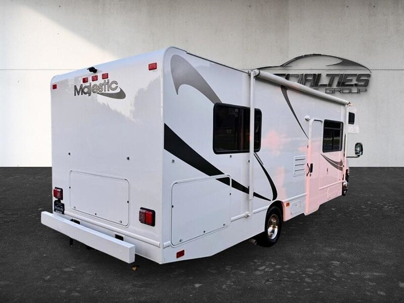 2015 Thor Majestic 28A - Photo 4 - Bountiful, UT 84010