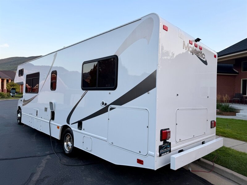 2015 Thor Majestic 28A - Photo 2 - Bountiful, UT 84010