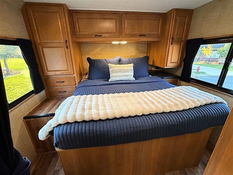 2015 Thor Majestic 28A - Photo 24 - Bountiful, UT 84010