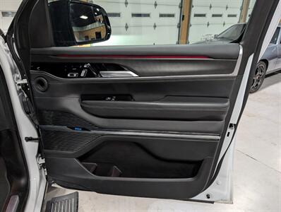 2024 Jeep Grand Wagoneer L Obsidian   - Photo 30 - Bountiful, UT 84010