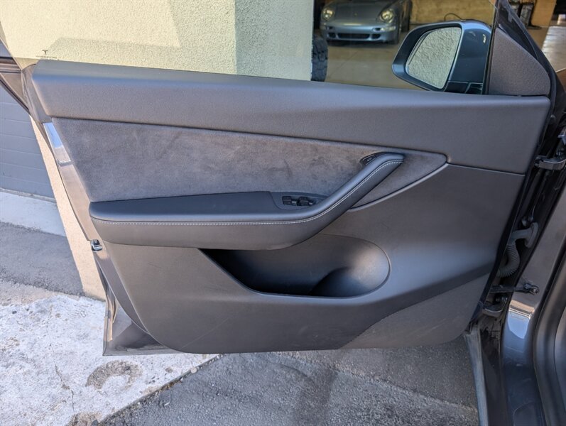 2021 Tesla Model Y Long Range w/ Acceleration Boost - Photo 18 - Bountiful, UT 84010