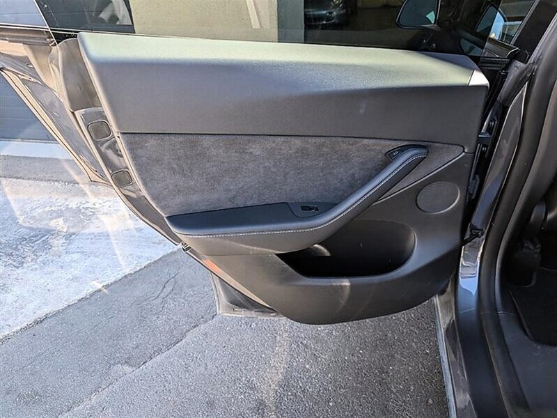 2021 Tesla Model Y Long Range FSD Capable w/ Acceleration Boost - Photo 24 - Bountiful, UT 84010