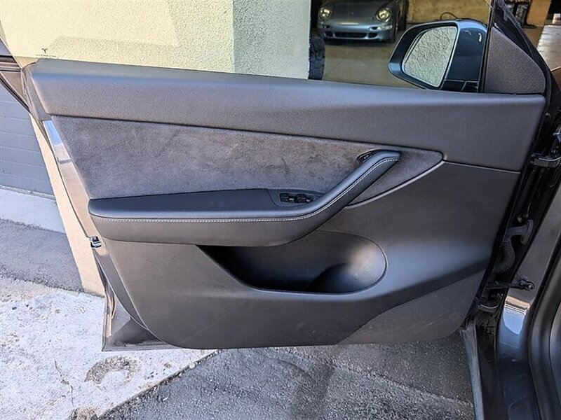 2021 Tesla Model Y Long Range FSD Capable w/ Acceleration Boost - Photo 18 - Bountiful, UT 84010