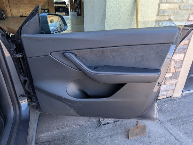 2021 Tesla Model Y Long Range w/ Acceleration Boost - Photo 29 - Bountiful, UT 84010