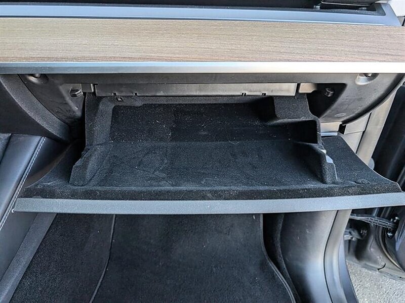 2021 Tesla Model Y Long Range FSD Capable w/ Acceleration Boost - Photo 31 - Bountiful, UT 84010