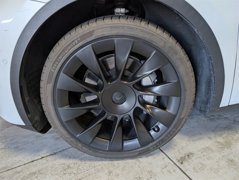 2022 Tesla Model Y Long Range - Photo 15 - Bountiful, UT 84010