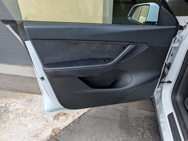 2022 Tesla Model Y Long Range - Photo 17 - Bountiful, UT 84010