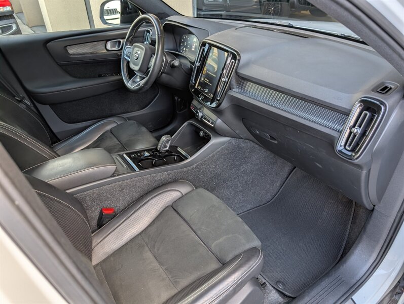 2019 Volvo XC40 T5 R-Design - Photo 4 - Bountiful, UT 84010