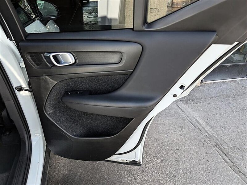 2019 Volvo XC40 T5 R-Design - Photo 28 - Bountiful, UT 84010