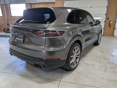 2023 Porsche Cayenne Platinum Edition   - Photo 10 - Bountiful, UT 84010