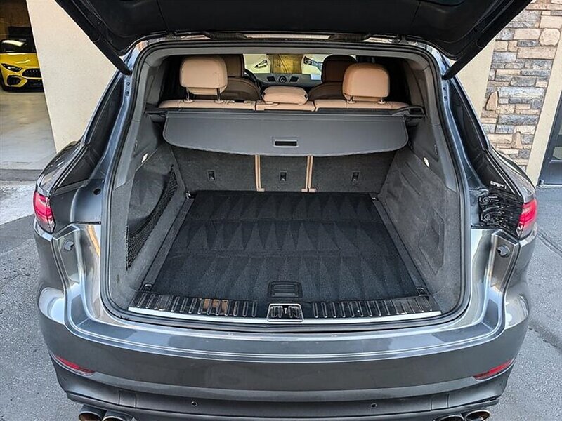 2023 Porsche Cayenne Platinum Edition - Photo 32 - Bountiful, UT 84010