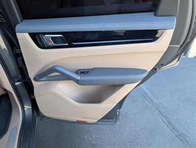 2023 Porsche Cayenne Platinum Edition   - Photo 28 - Bountiful, UT 84010
