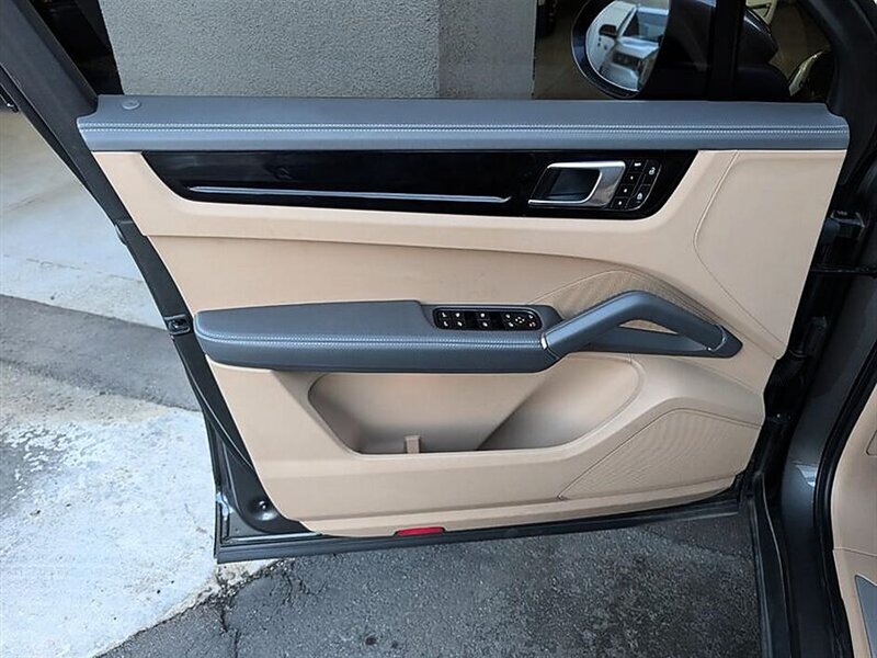 2023 Porsche Cayenne Platinum Edition - Photo 18 - Bountiful, UT 84010