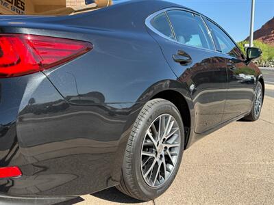 2017 Lexus ES 350   - Photo 24 - St. George, UT 84770-2625