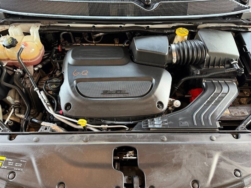 2021 Chrysler Pacifica Limited photo 3